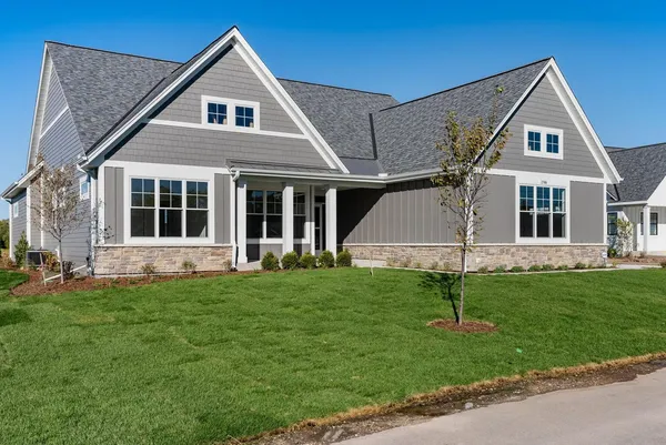 $999,999 | 1748 North River Road, River Hills, WI 53217