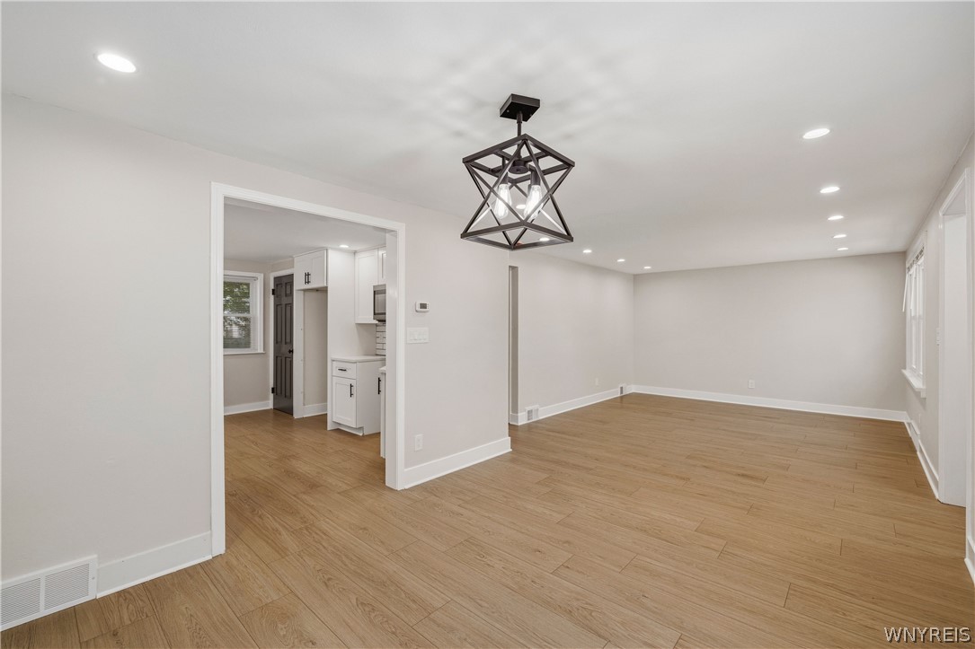 298 Lowell Road Tonawanda, NY 14217 - Photo 8 of 28