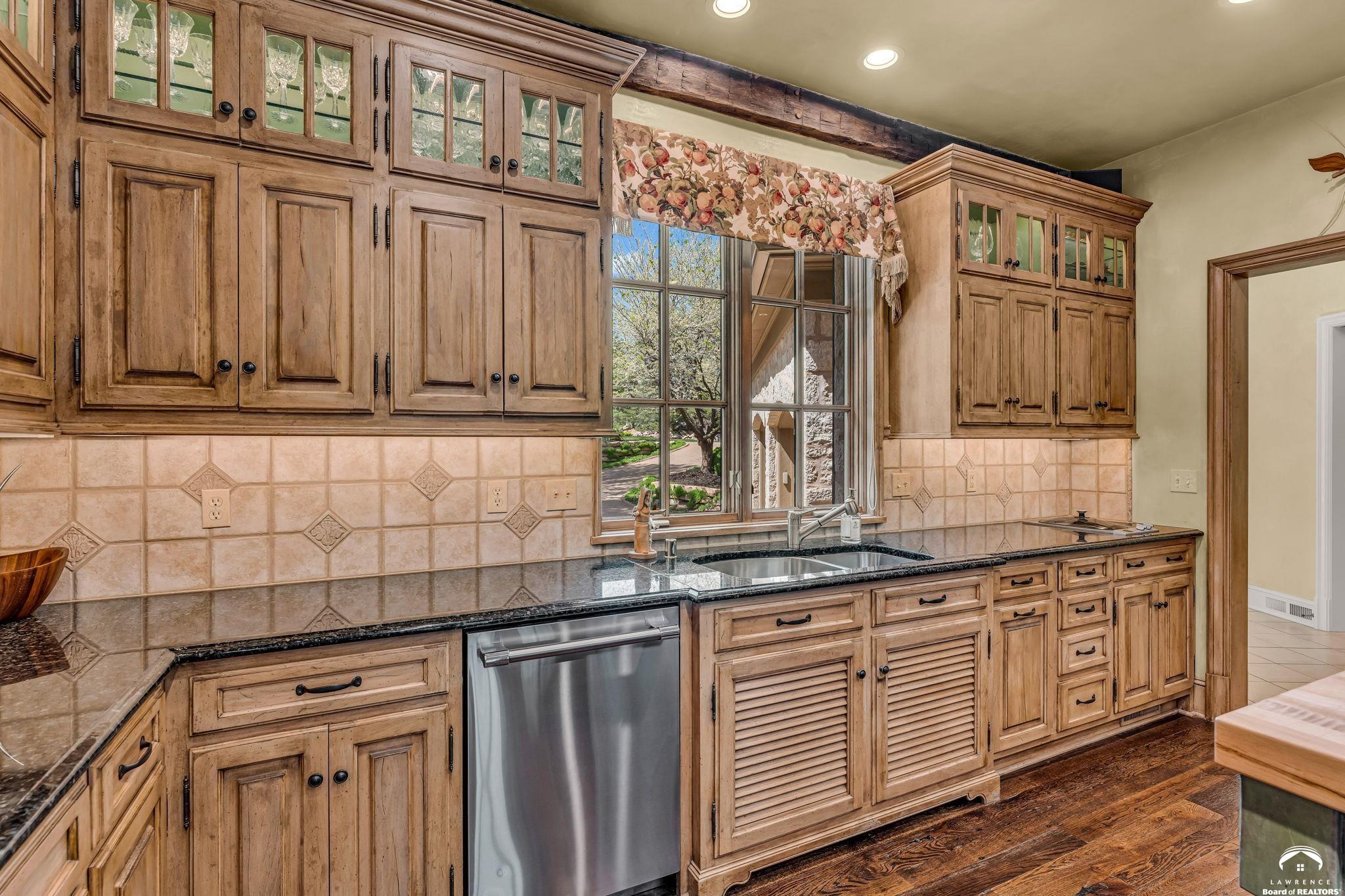 208 Fall Creek Road Lawrence, KS 66049 - Photo 12 of 100