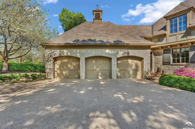 $1,799,000 | 208 Fall Creek Road, Lawrence, KS 66049