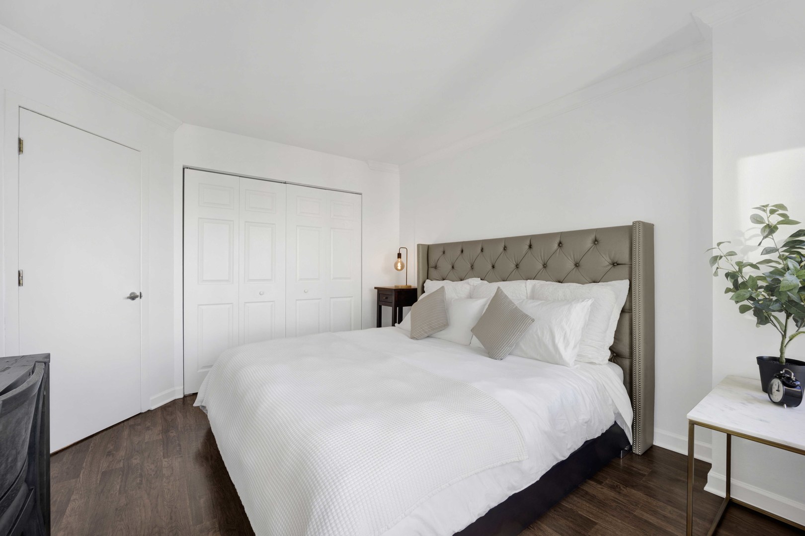 30 East Huron Street, Unit 3206 Chicago, IL 60611 - Photo 11 of 29 a bedroom with a bed and a potted plant