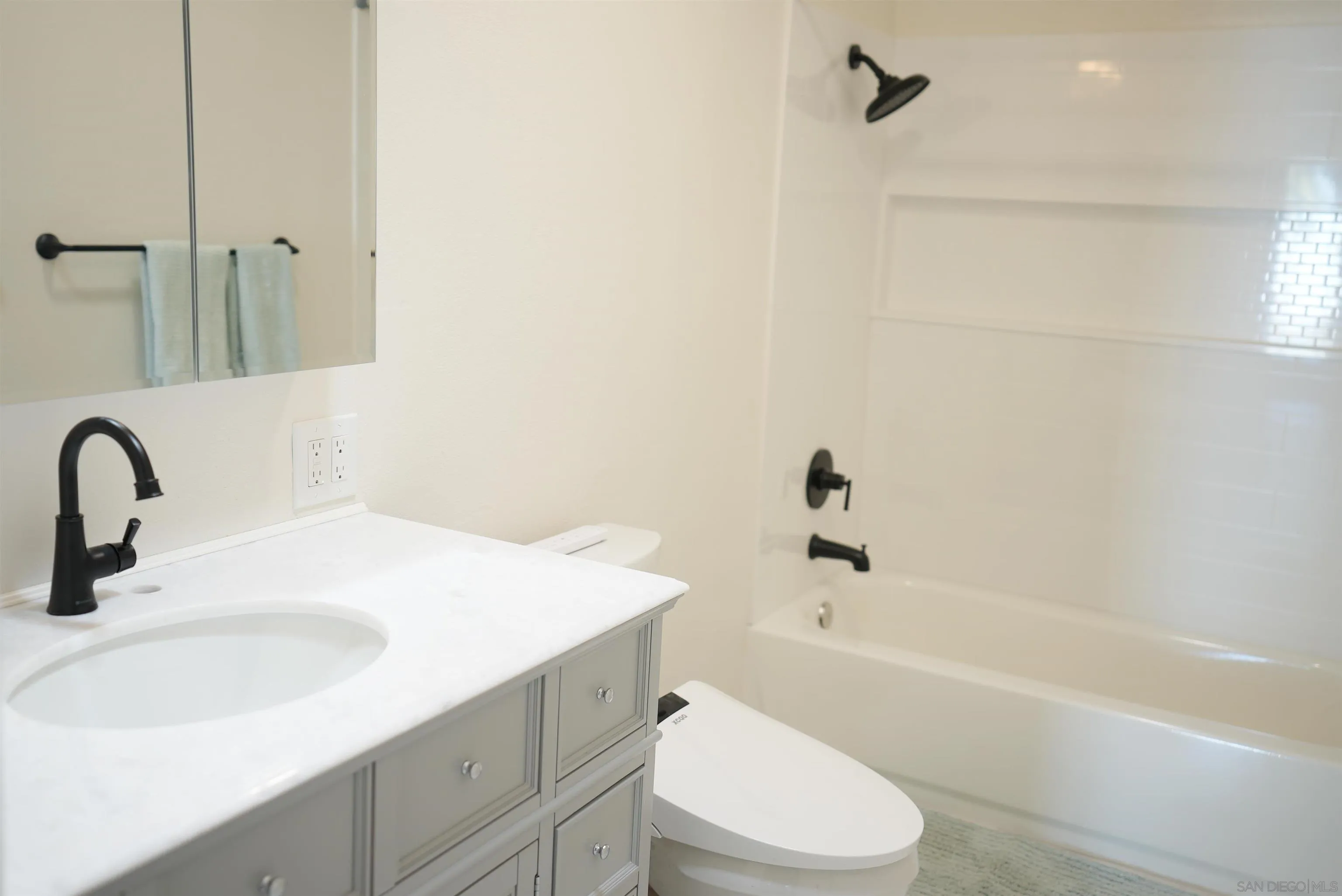 7902 Poplin Drive Santee, CA 92071 - Photo 39 of 59 a bathroom with a sink a toilet and a bathtub