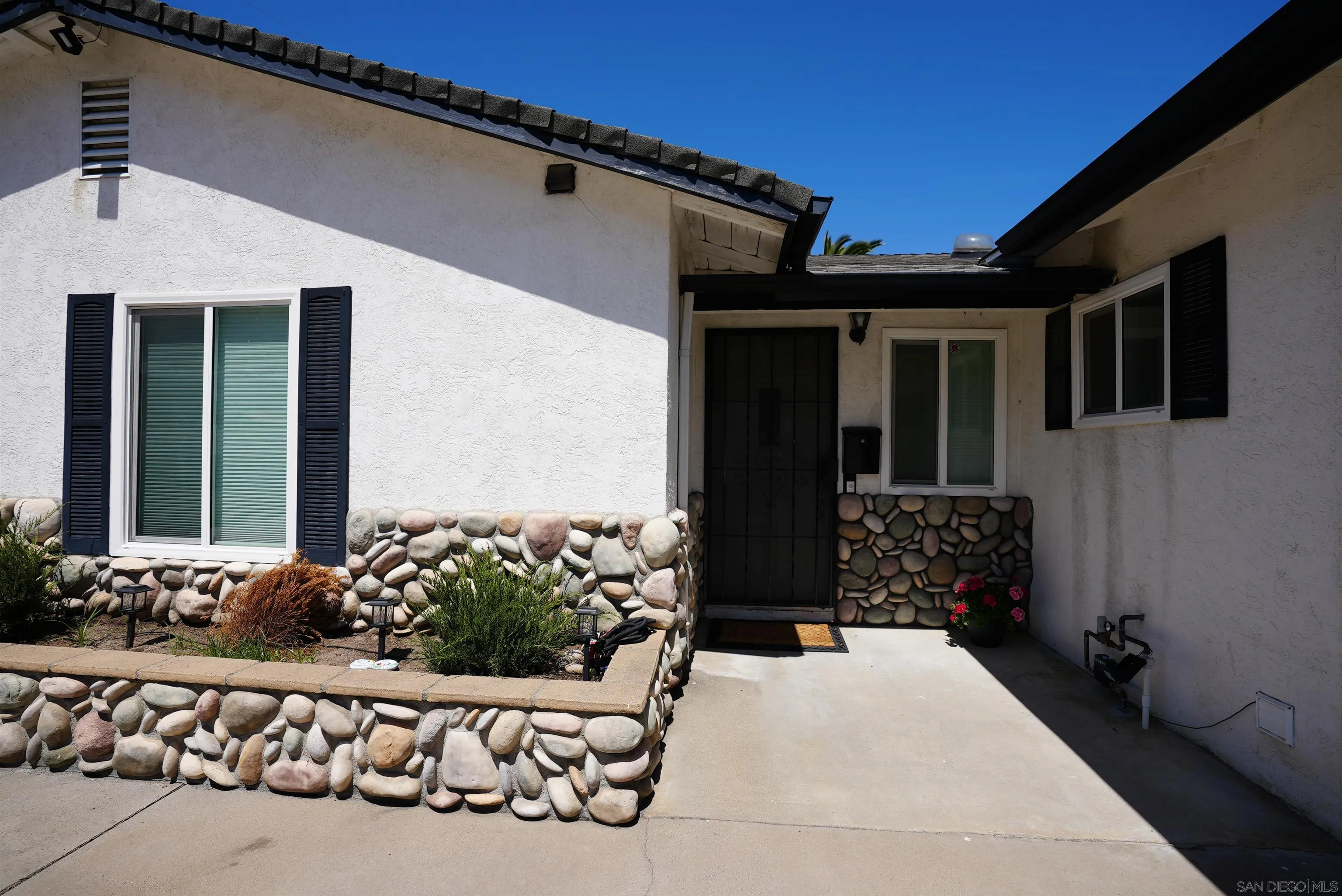 7902 Poplin Drive Santee, CA 92071 - Photo 8 of 59