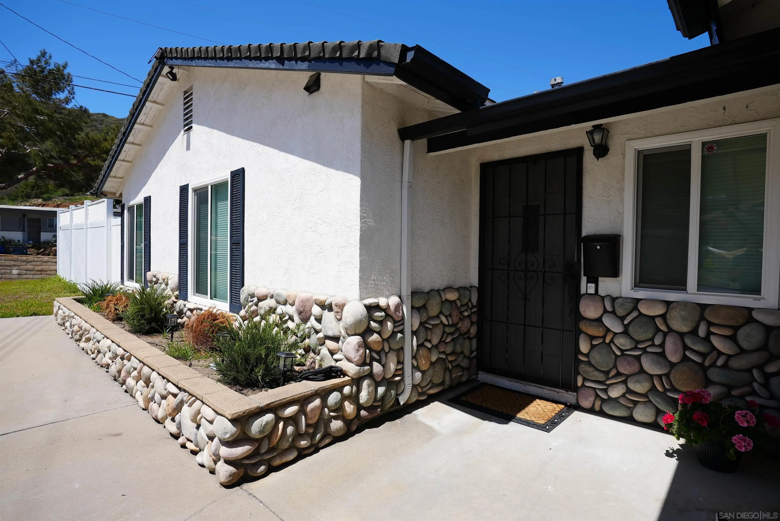 7902 Poplin Drive Santee, CA 92071 - Photo 9 of 59