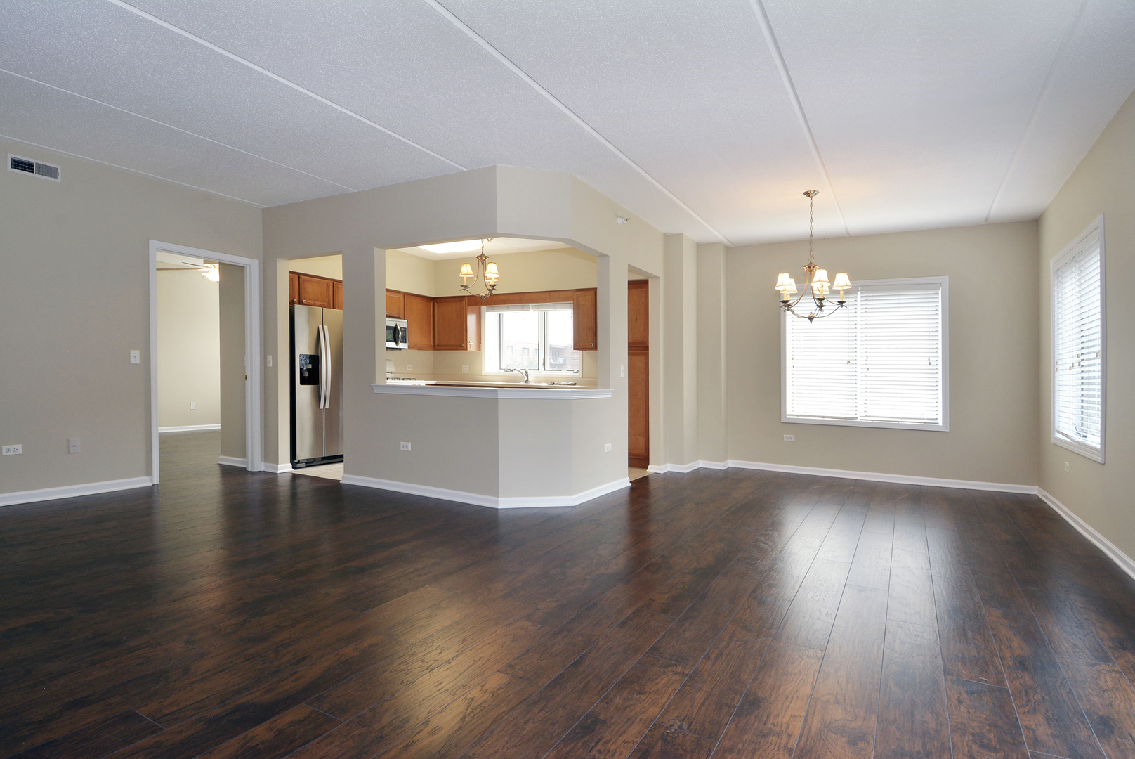 1675 Mill Street, Unit 403 Des Plaines, IL 60016 - Photo 3 of 19