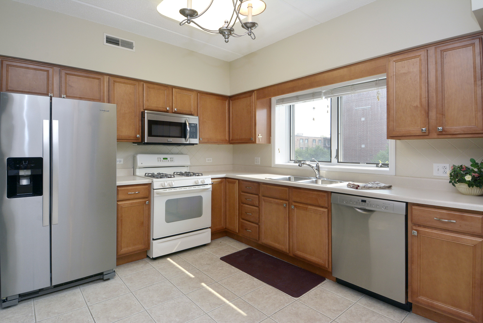 1675 Mill Street, Unit 403 Des Plaines, IL 60016 - Photo 4 of 19