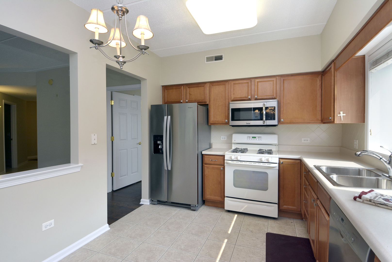 1675 Mill Street, Unit 403 Des Plaines, IL 60016 - Photo 5 of 19