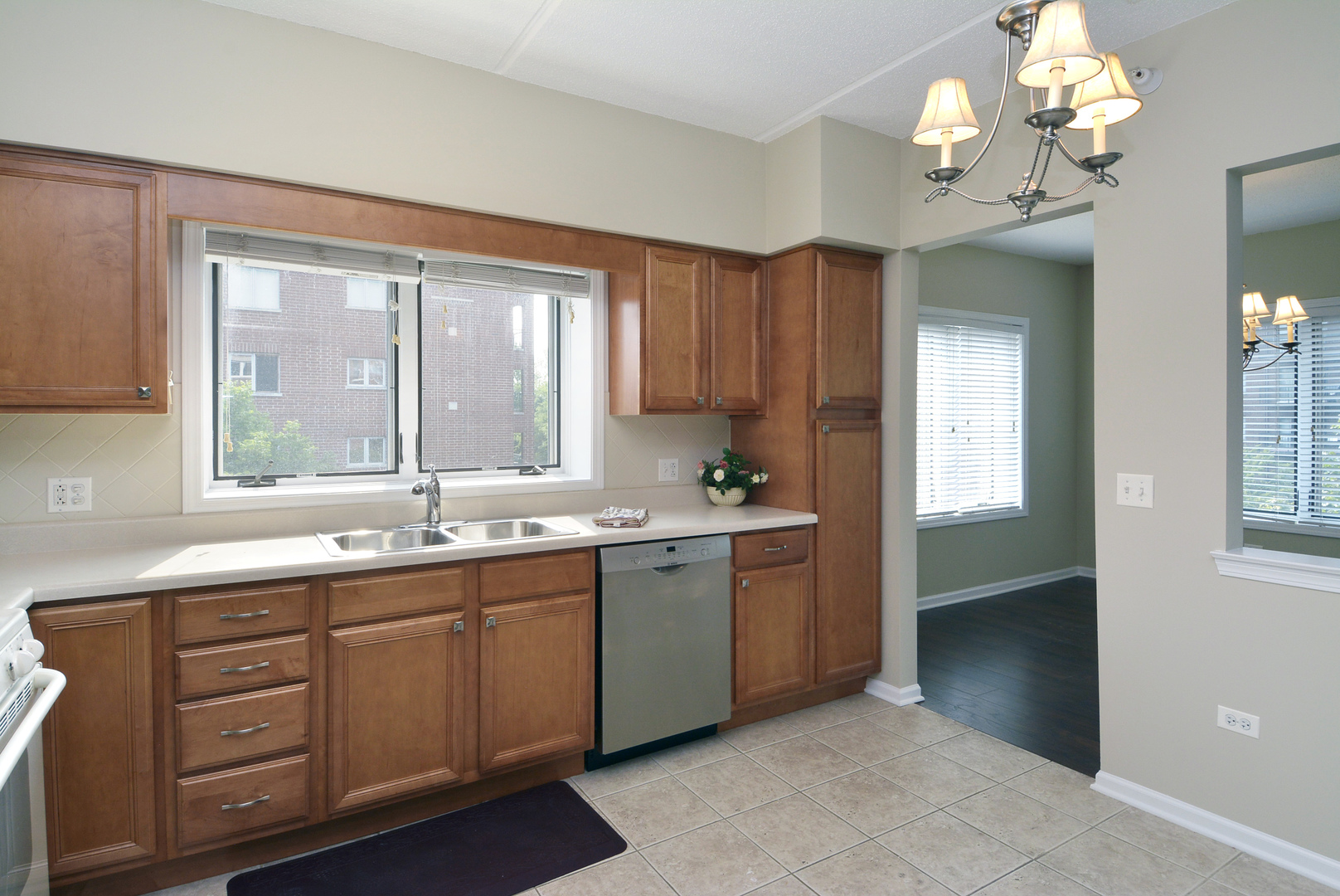 1675 Mill Street, Unit 403 Des Plaines, IL 60016 - Photo 6 of 19