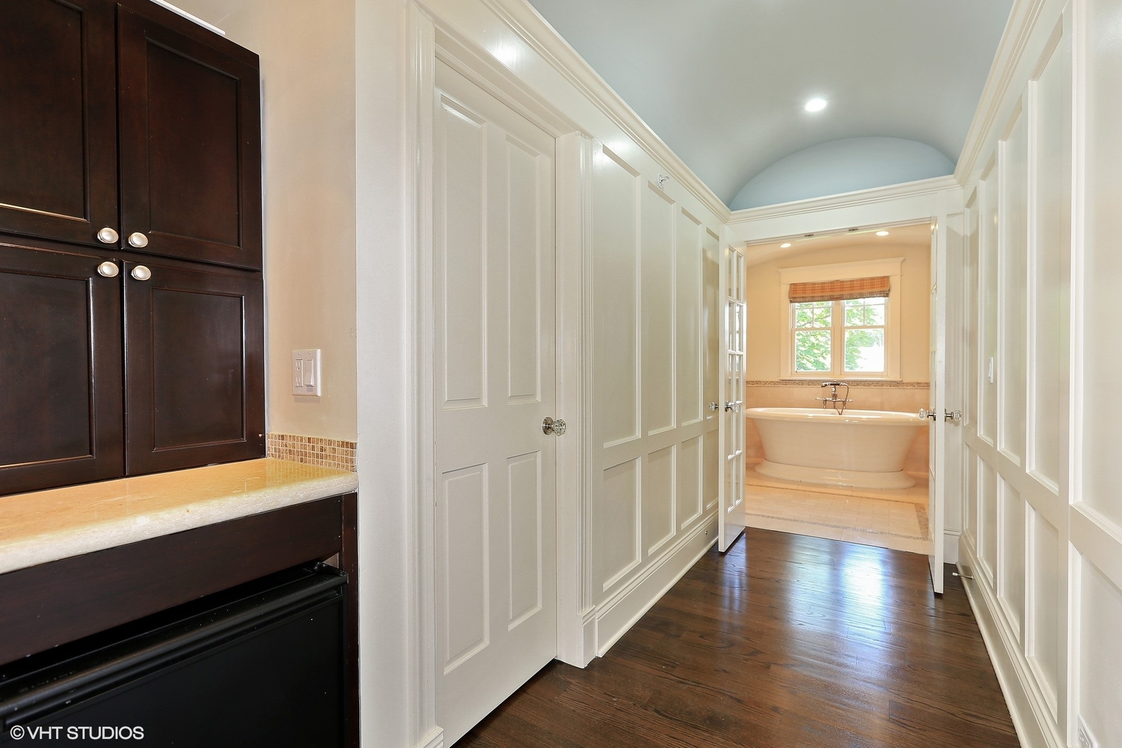 615 Courtland Avenue Park Ridge, IL 60068 - Photo 12 of 29 a view of hallway with wooden floor