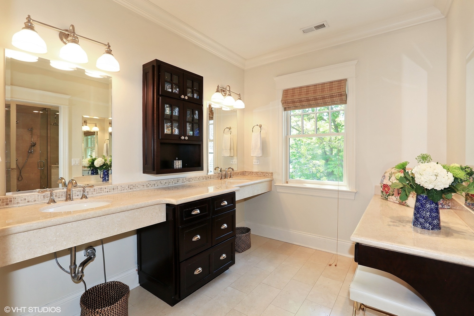 615 Courtland Avenue Park Ridge, IL 60068 - Photo 15 of 29 a bathroom with a sink double vanity and a mirror