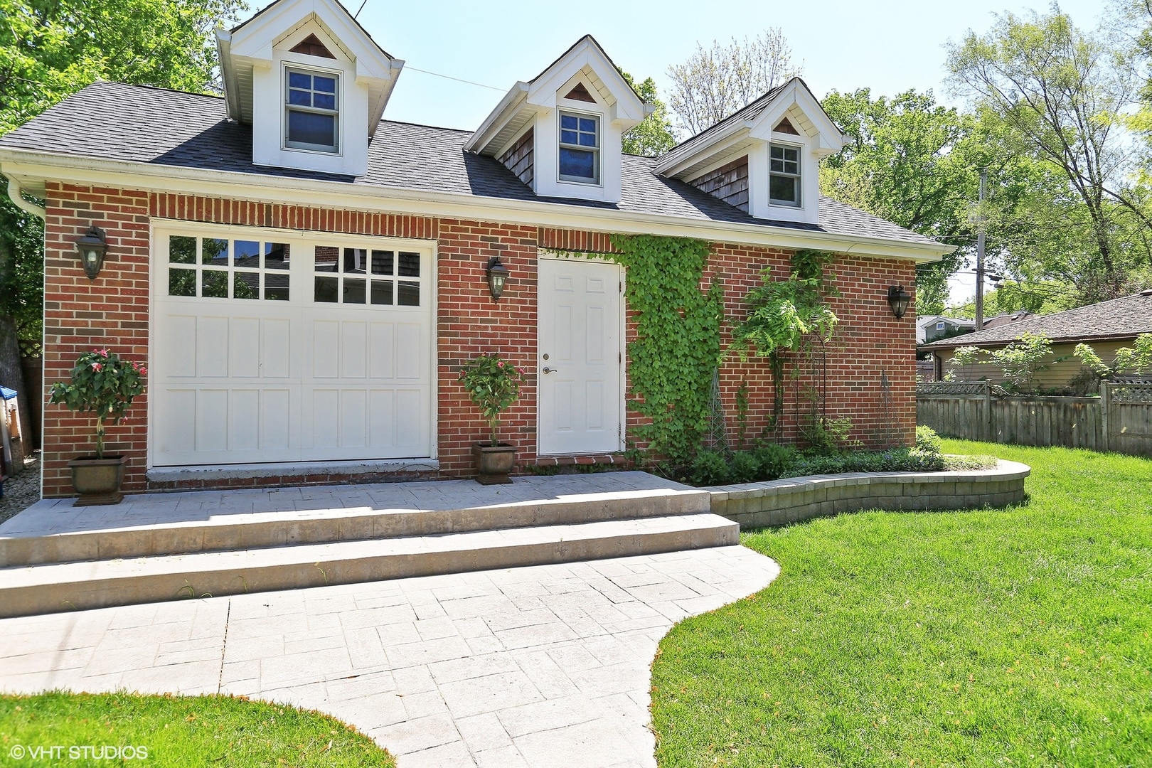 615 Courtland Avenue Park Ridge, IL 60068 - Photo 24 of 29 a front view of a house with garden