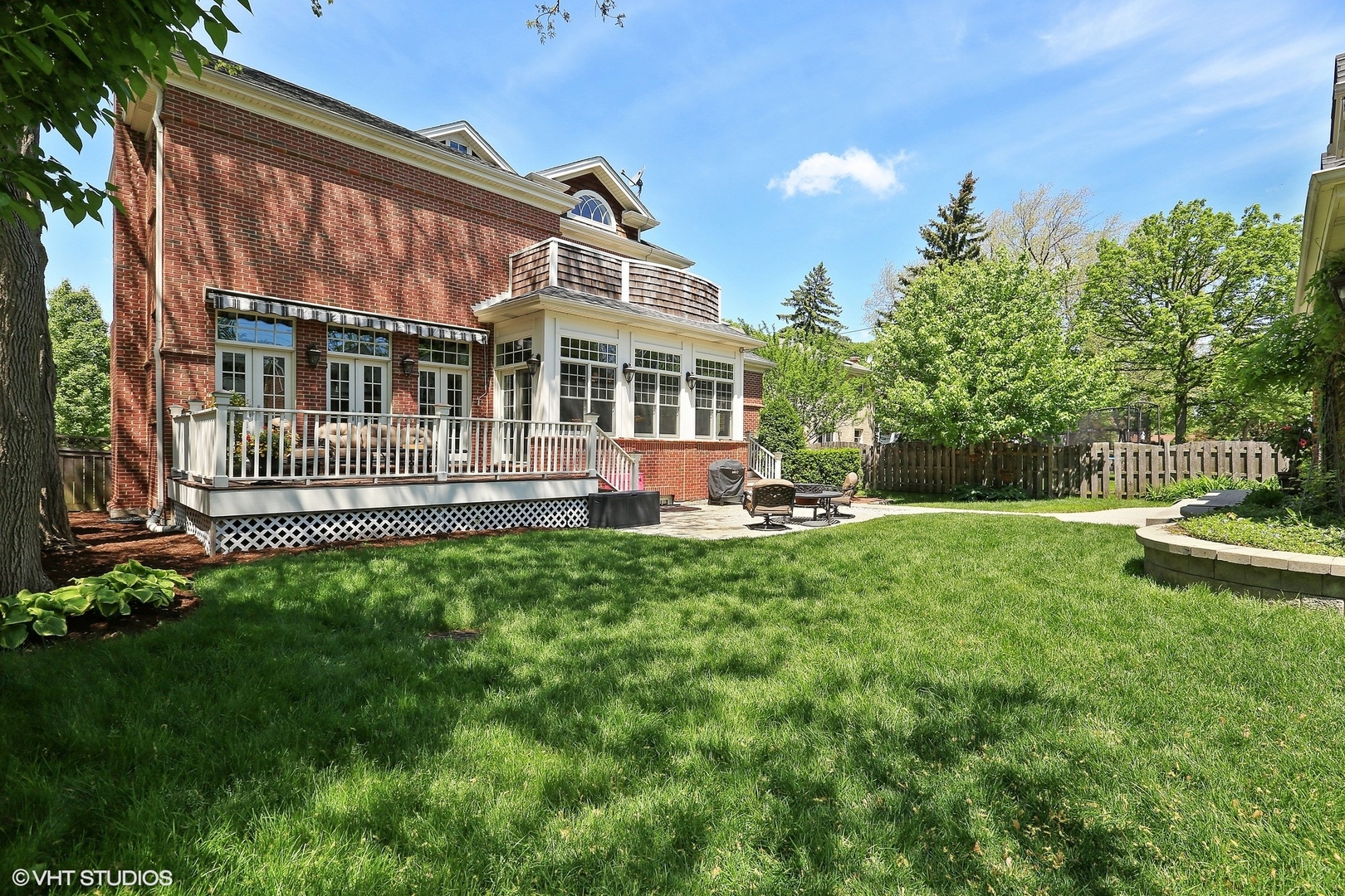 615 Courtland Avenue Park Ridge, IL 60068 - Photo 25 of 29 a front view of a house with a yard