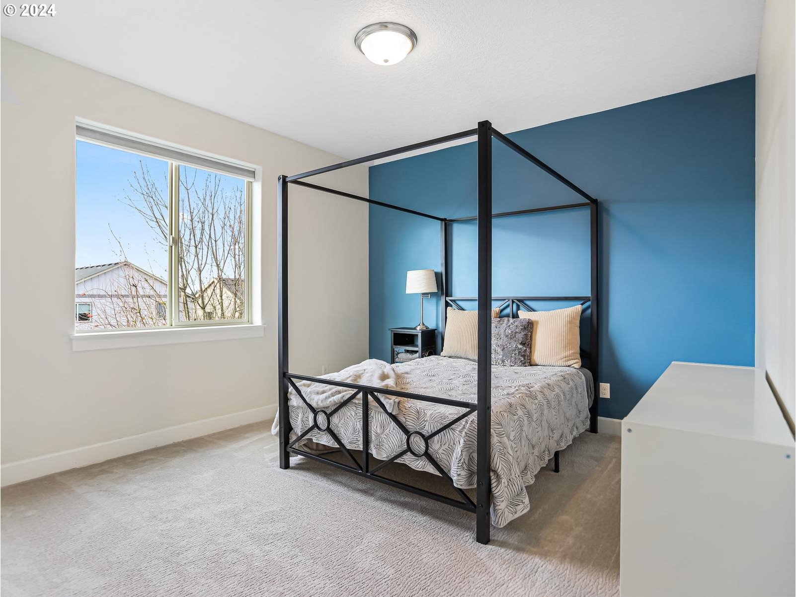 139 North 39th Court Ridgefield, WA 98642 - Photo 29 of 45 a bedroom with a bed and a lamp next to a window