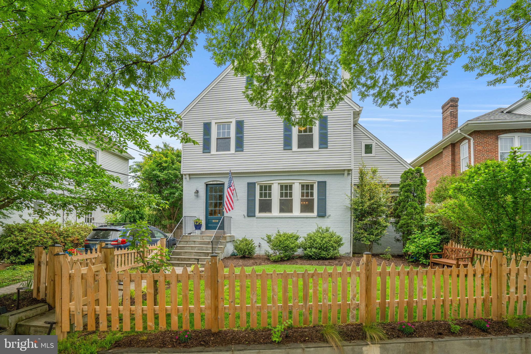 804 Russell Road Alexandria, VA 22301 - Photo 1 of 32 Welcome Home!