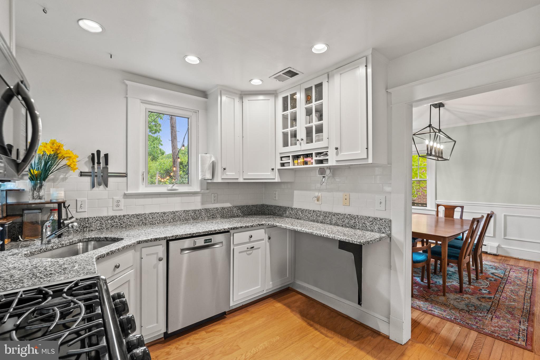 804 Russell Road Alexandria, VA 22301 - Photo 11 of 32 Kitchen