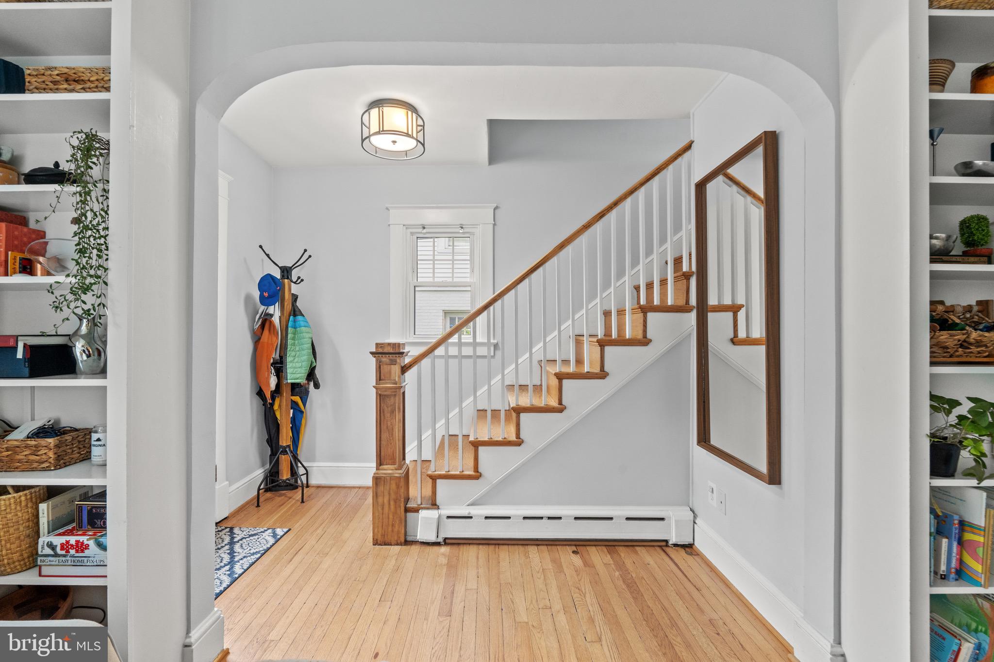 804 Russell Road Alexandria, VA 22301 - Photo 4 of 32 Foyer