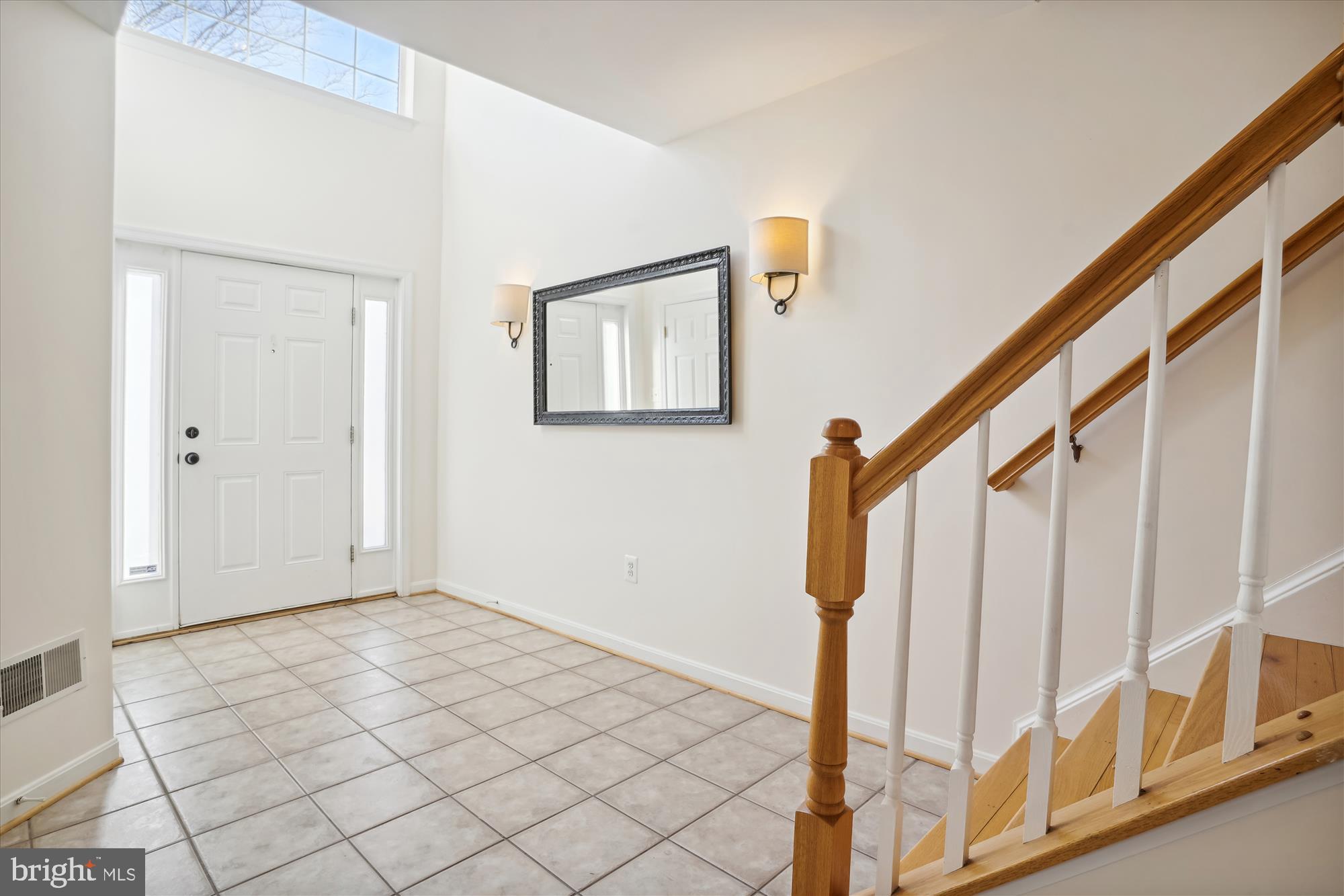 8427 Carmela Circle Springfield, VA 22153 - Photo 6 of 48 Entry