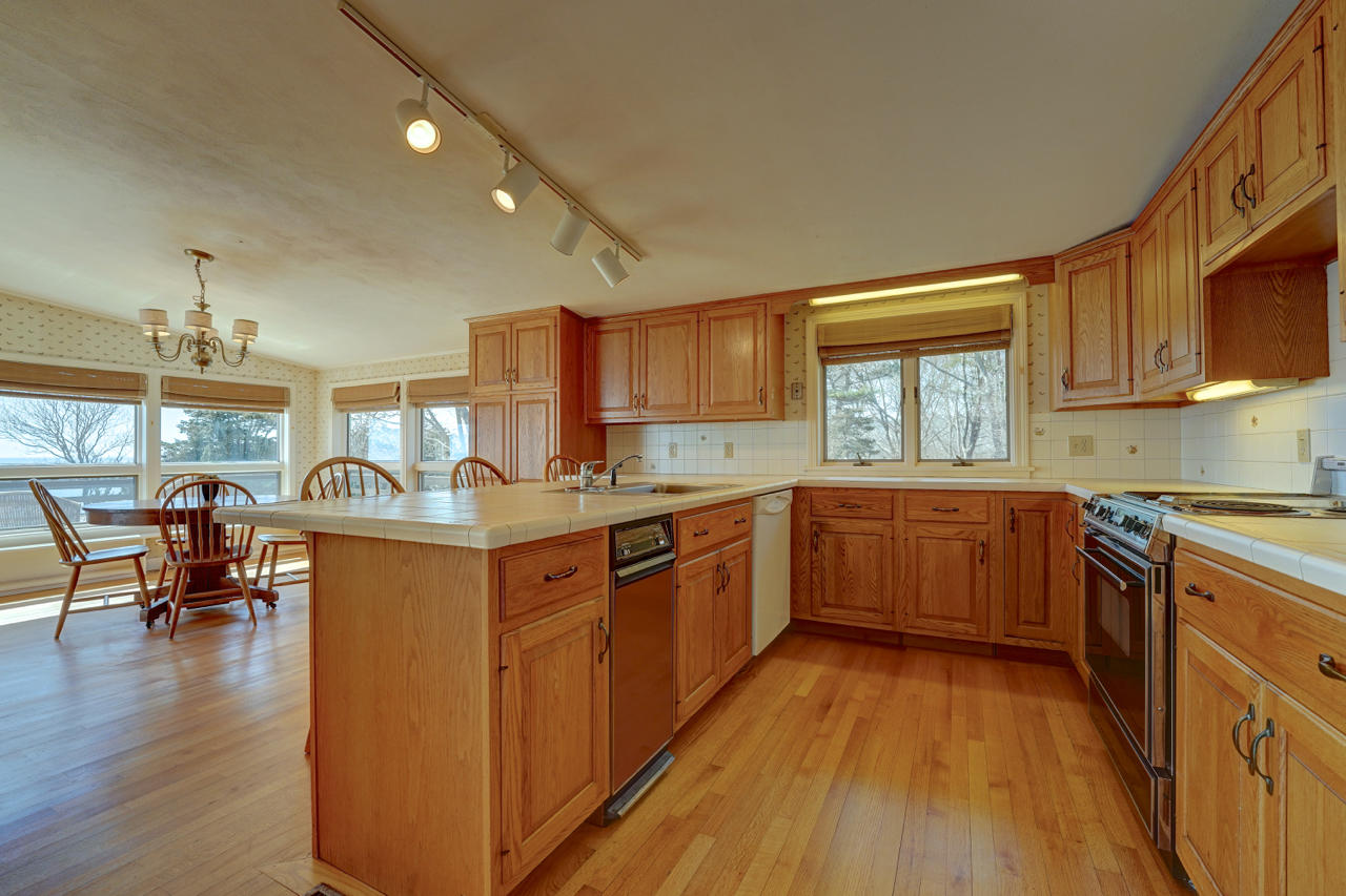 112 Goodwin Road Kittery, ME 03905 - Photo 13 of 37 011