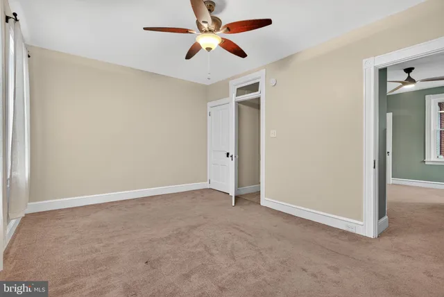 a view of entryway with livingroom