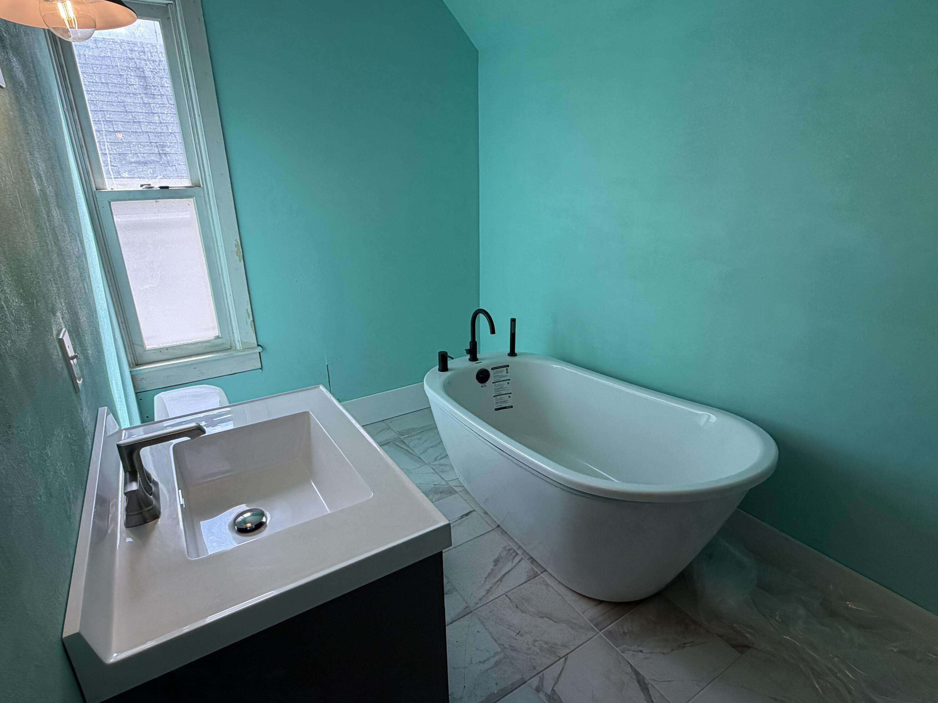 615 South Spring Street Beaver Dam, WI 53916 - Photo 21 of 30 Upstairs bath