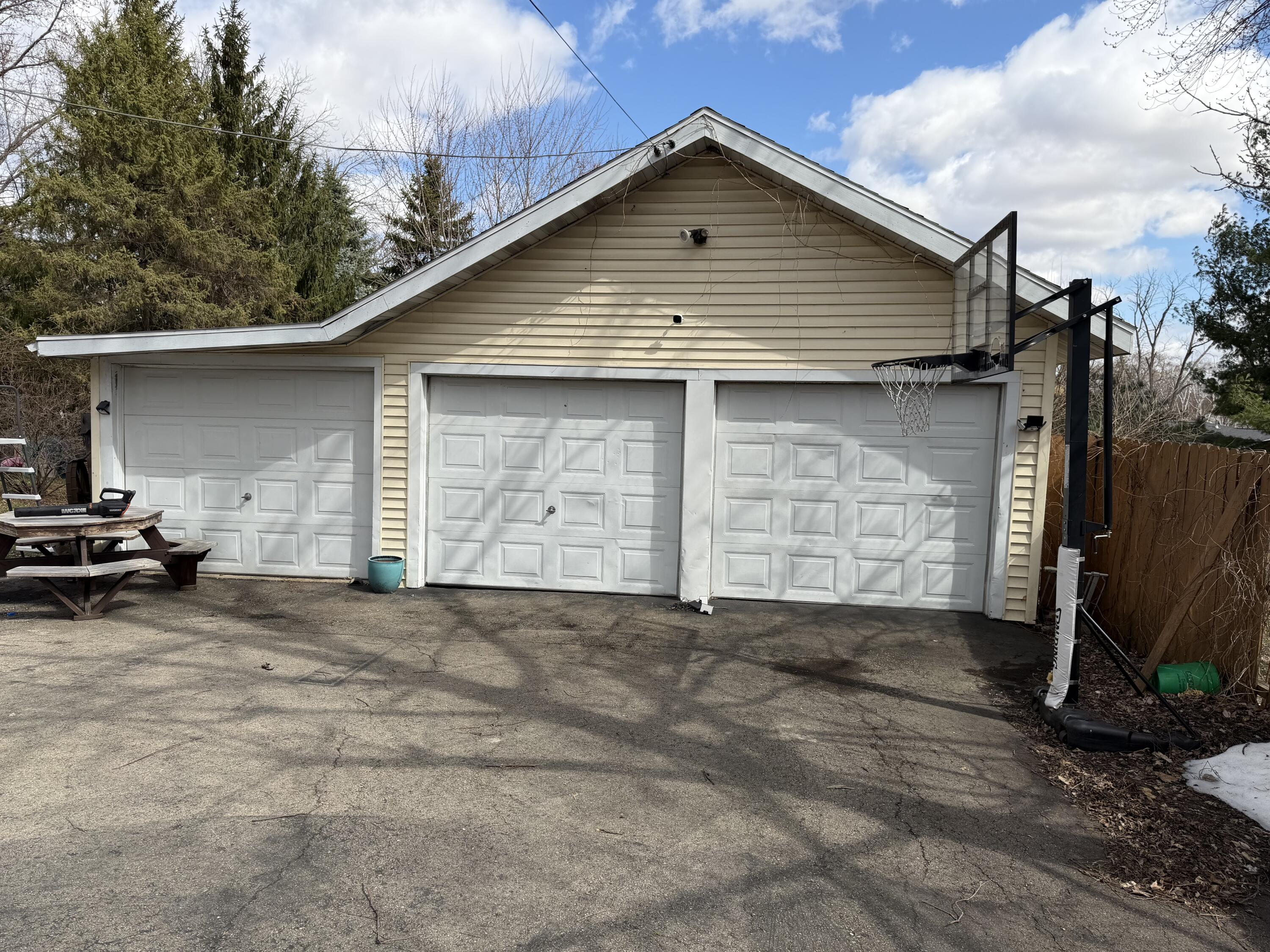 615 South Spring Street Beaver Dam, WI 53916 - Photo 3 of 30 Garage