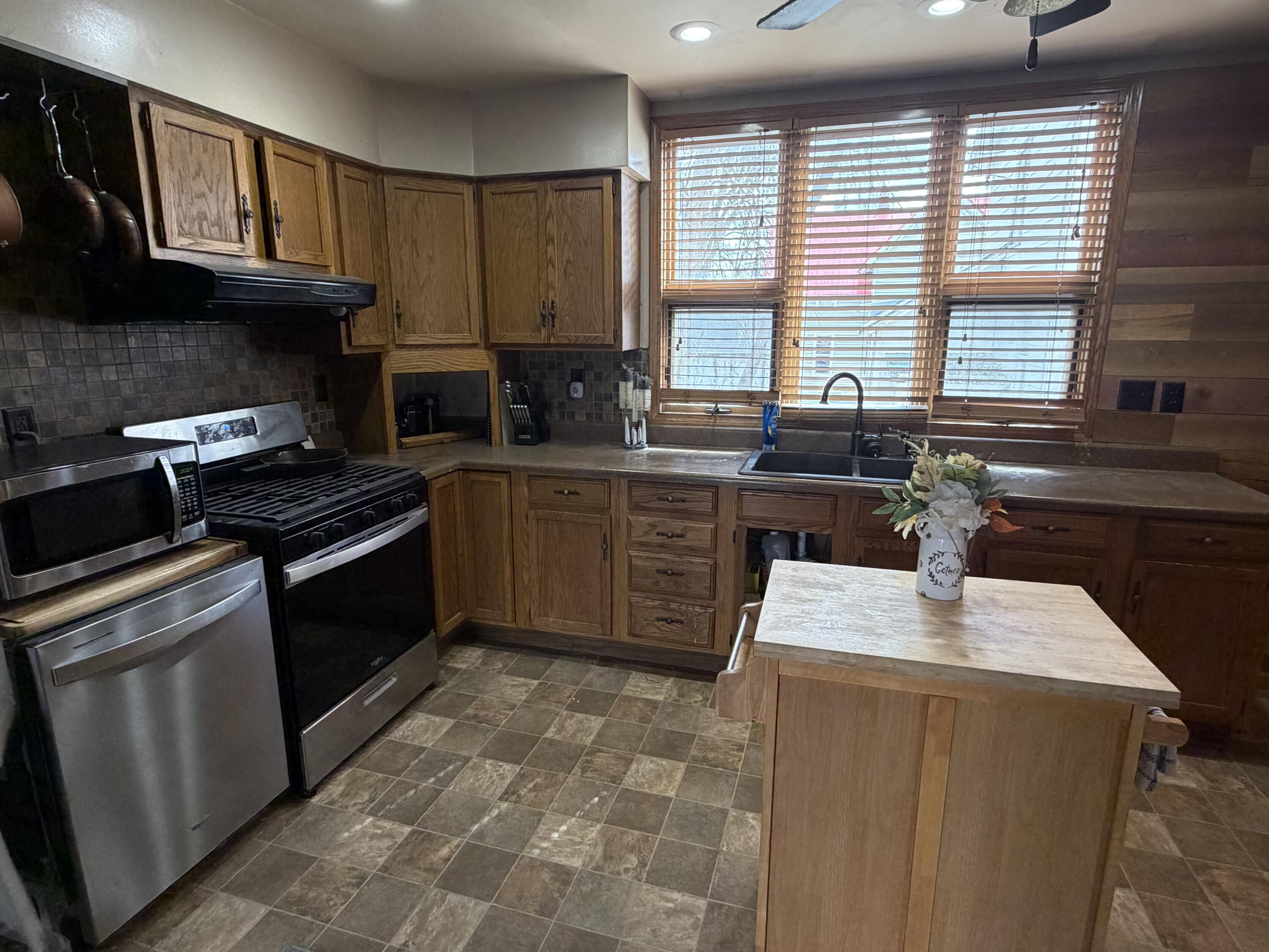 615 South Spring Street Beaver Dam, WI 53916 - Photo 6 of 38 Kitchen