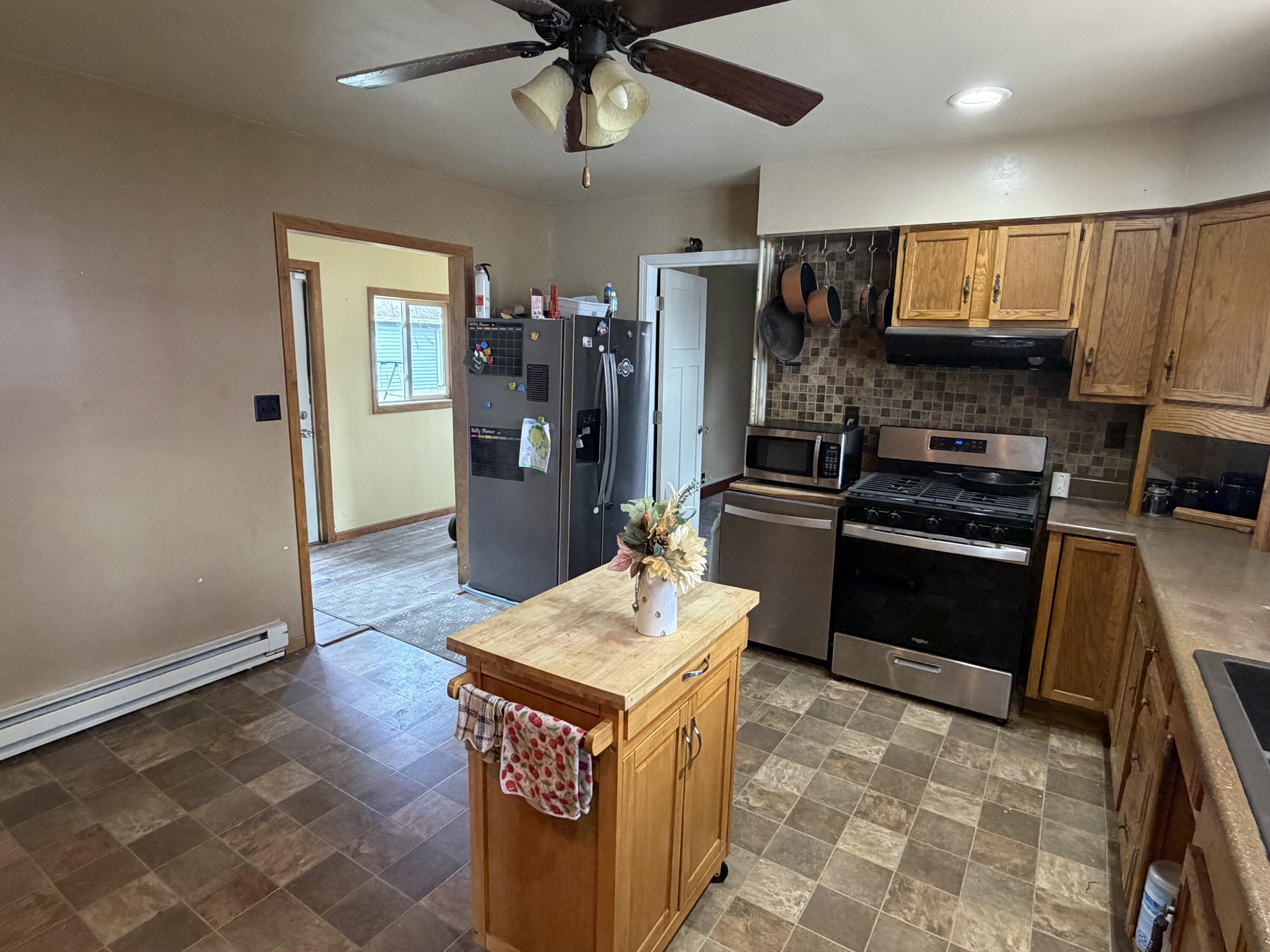 615 South Spring Street Beaver Dam, WI 53916 - Photo 7 of 38 Kitchen