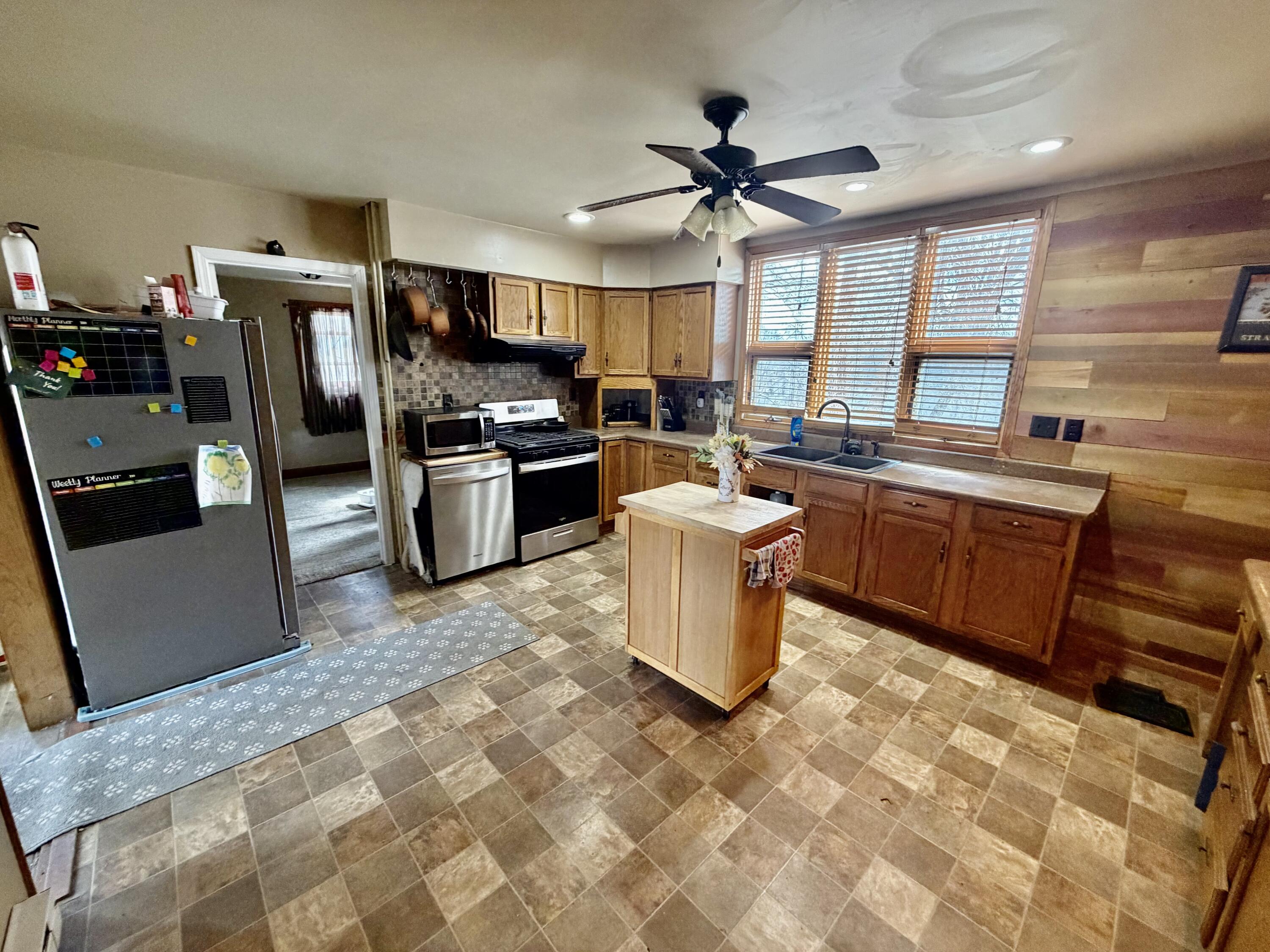 615 South Spring Street Beaver Dam, WI 53916 - Photo 9 of 38 Kitchen