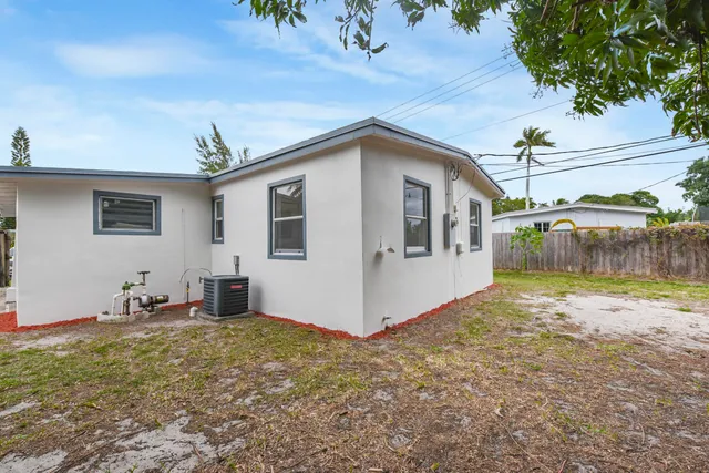 $385,000 | 1560 Northeast 43rd Street, Pompano Beach, FL 33064