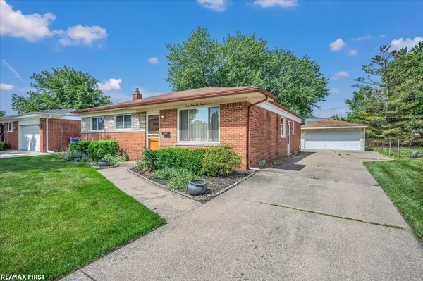 $220,000 | 33247 Regal Drive, Fraser, MI 48026