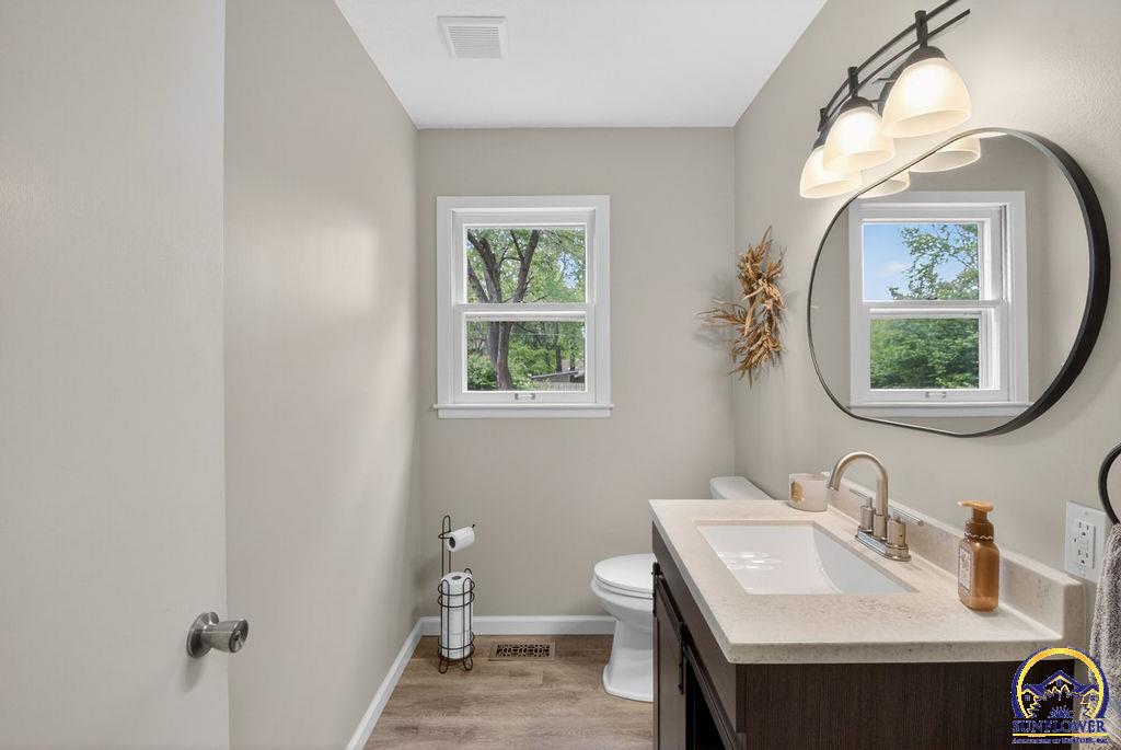 5838 Southwest 25th Street Topeka, KS 66614 - Photo 11 of 50