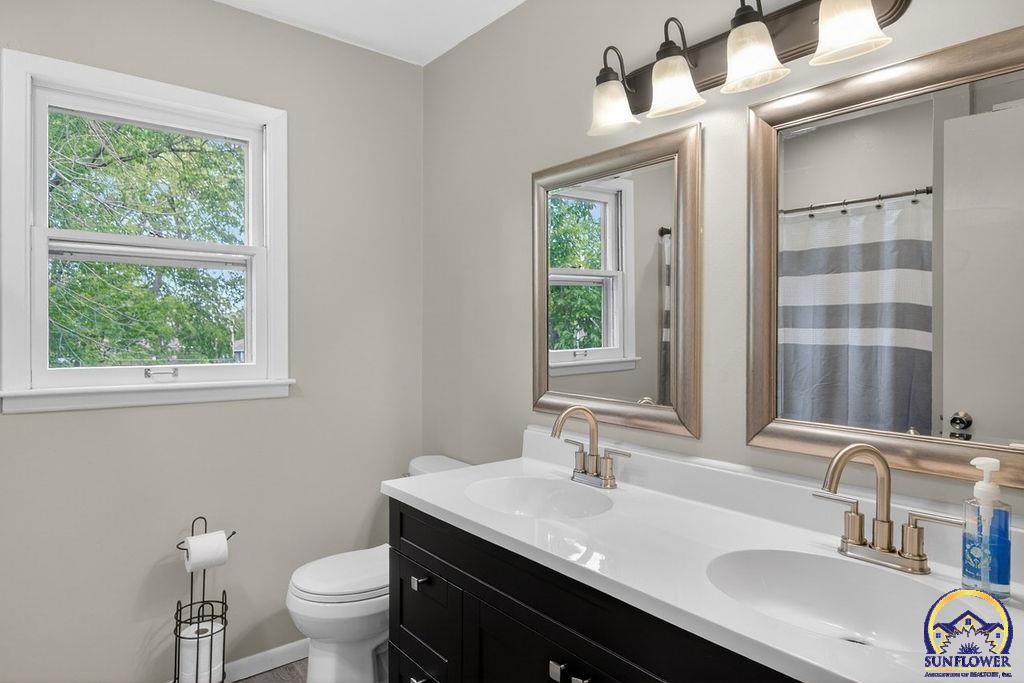 5838 Southwest 25th Street Topeka, KS 66614 - Photo 28 of 50
