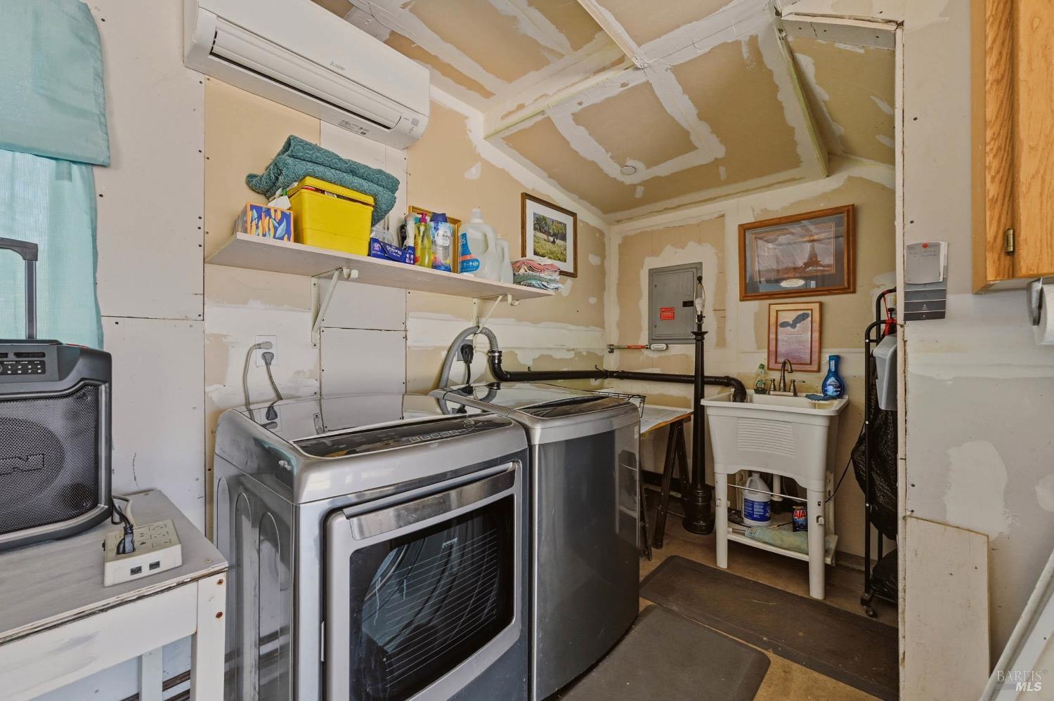 52 Mallard Court Napa, CA 94559 - Photo 23 of 55 Laundry in detached 2 car garage.