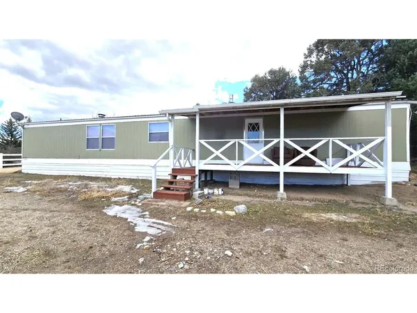 a room with furniture and flowers