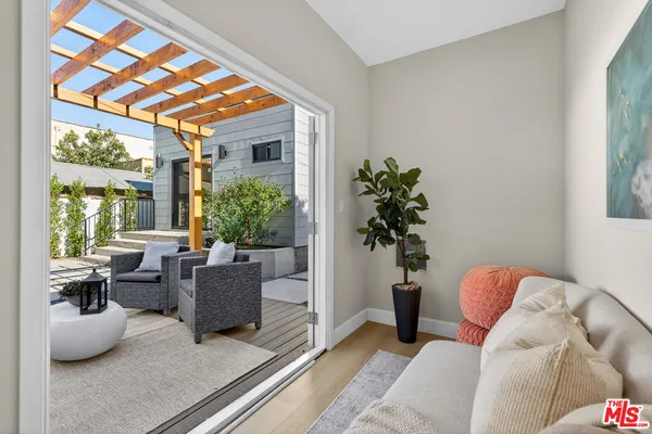 $1,349,000 | 2931 South Bronson Avenue, Los Angeles, CA 90018
