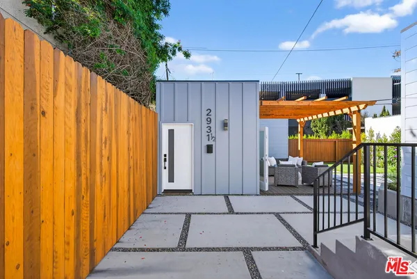$1,349,000 | 2931 South Bronson Avenue, Los Angeles, CA 90018