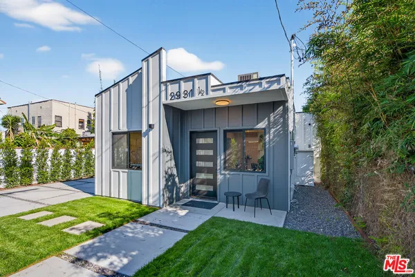 $1,349,000 | 2931 South Bronson Avenue, Los Angeles, CA 90018