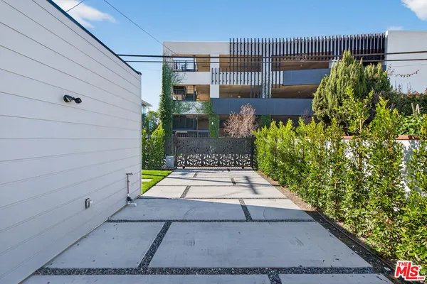 $1,349,000 | 2931 South Bronson Avenue, Los Angeles, CA 90018