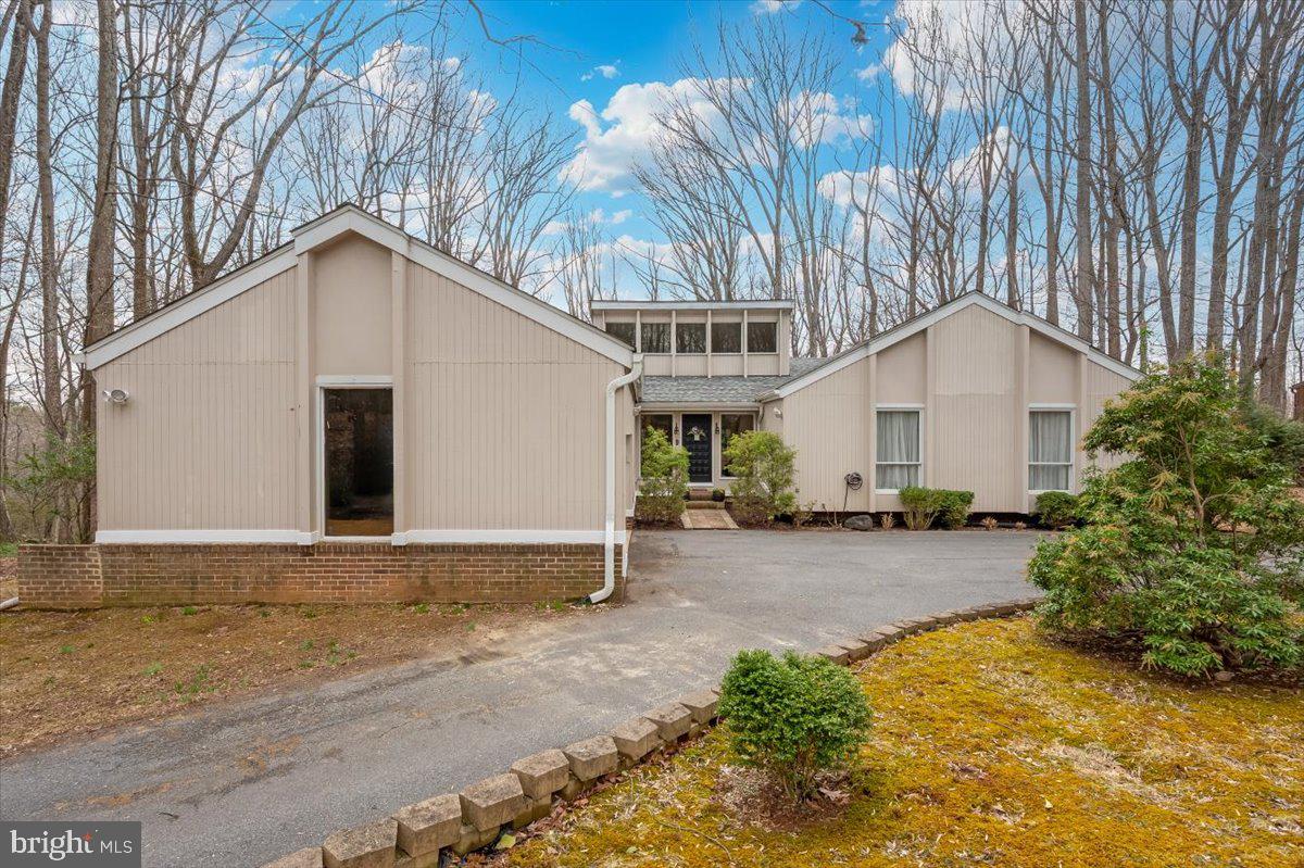 10101 Lloyd Road Potomac, MD 20854 - Photo 3 of 65