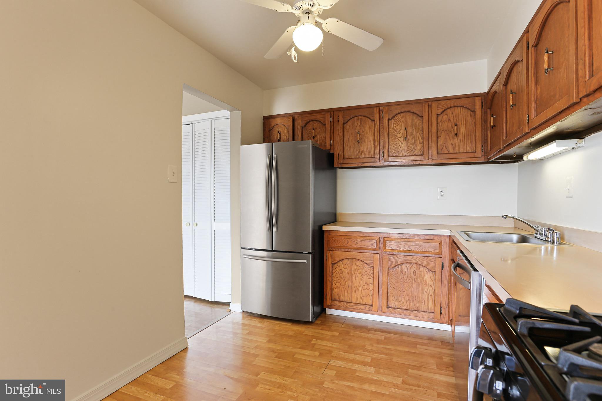 9900 Georgia Avenue, Unit 27708 Silver Spring, MD 20902 - Photo 7 of 32 Eat in Kitchen