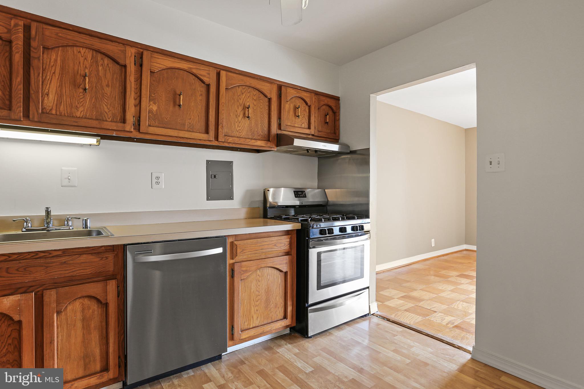 9900 Georgia Avenue, Unit 27708 Silver Spring, MD 20902 - Photo 8 of 32 Stainless Steel Appliances