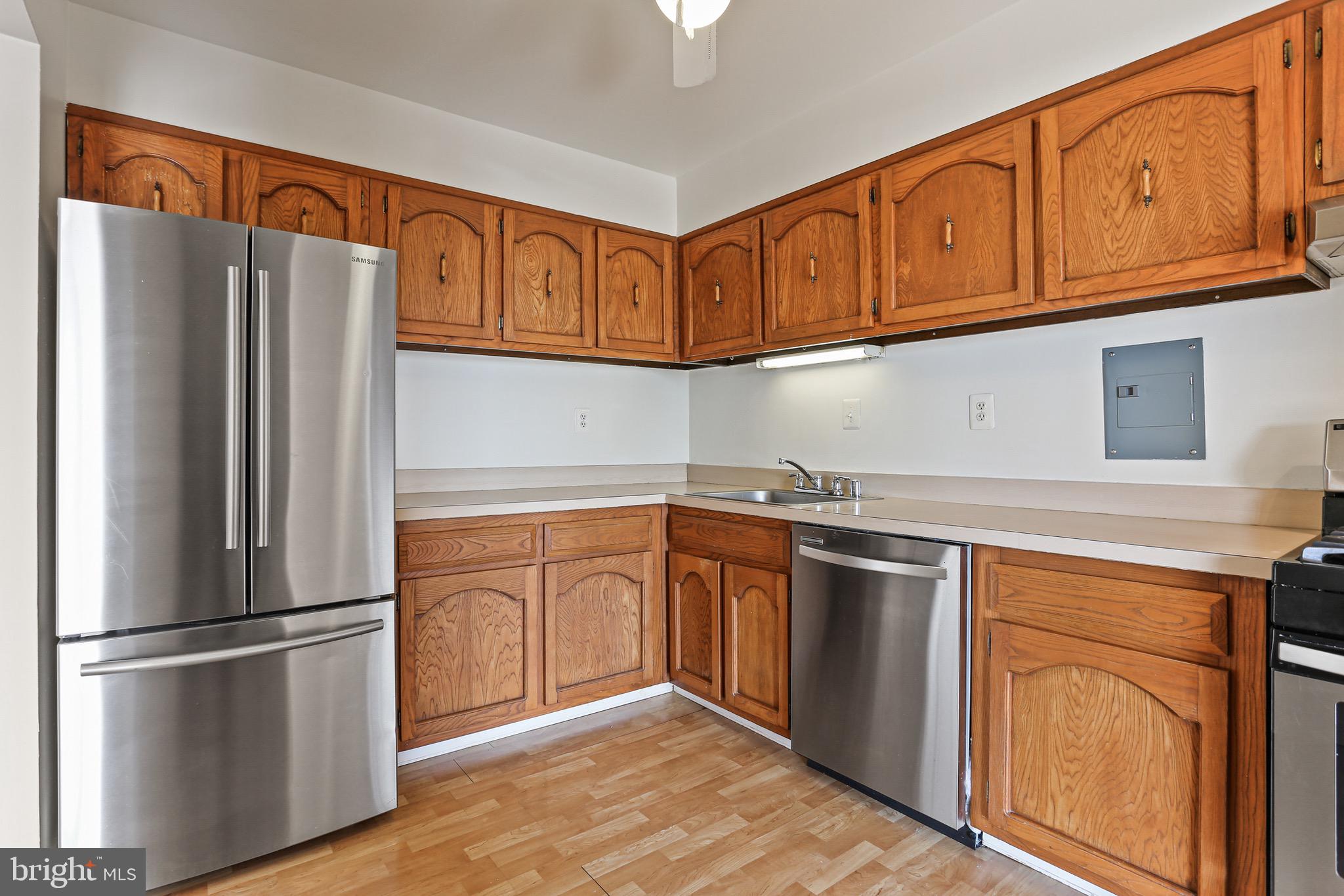 9900 Georgia Avenue, Unit 27708 Silver Spring, MD 20902 - Photo 9 of 32 Tons of Cabinets and Countertop Space