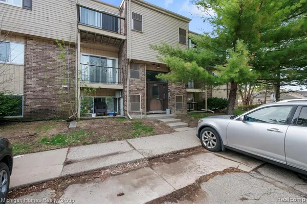$1,175 | 38271 Fairway Court, Clinton Township, MI 48038