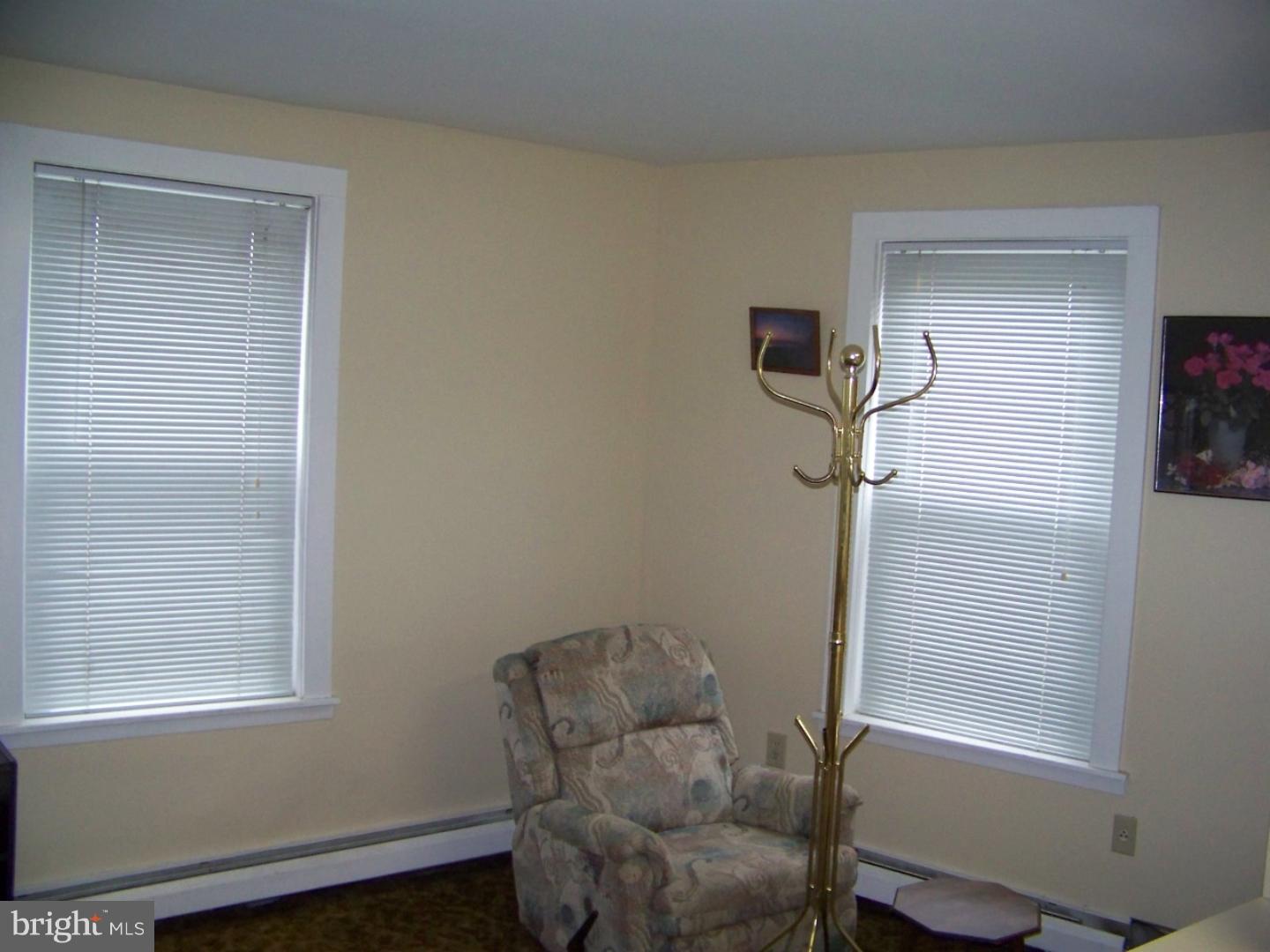 8517 Lansdowne Avenue Upper Darby, PA 19082 - Photo 3 of 9