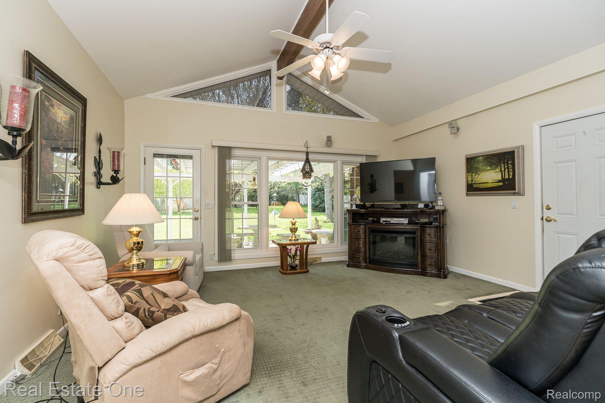129 Texas Avenue Rochester, MI 48309 - Photo 8 of 50 Gallery Image 8
