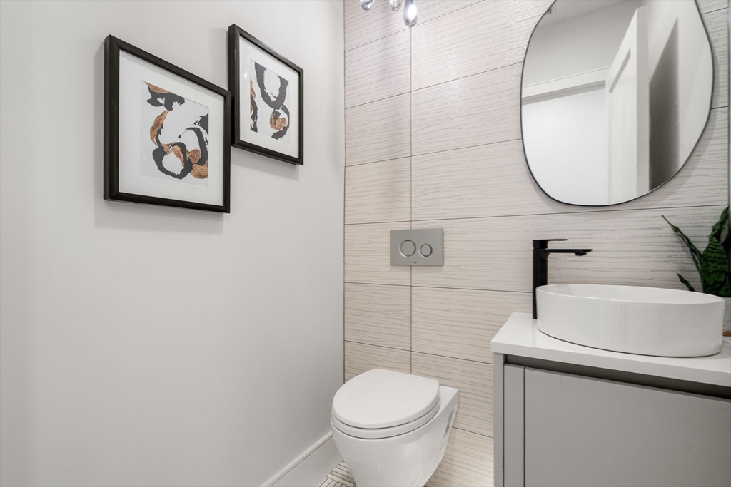 116 Thorndike Street, Unit 2B Brookline, MA 02446 - Photo 13 of 33 a bathroom with a toilet and a sink