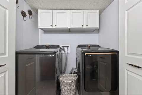 $249,000 | 11622 Village Pl Drive, Unit 328, Houston, TX 77077