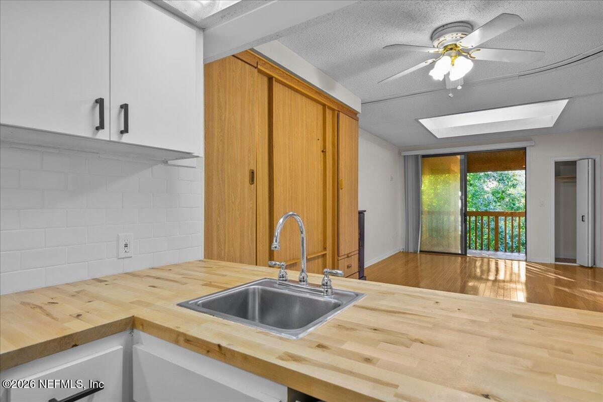 2990 Ravines Road, Unit 1422 Middleburg, FL 32068 - Photo 5 of 20 a kitchen with a stove a sink and a window