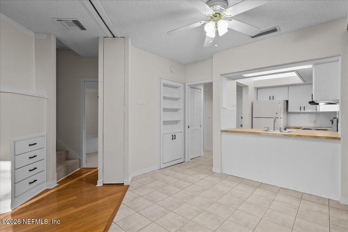 2990 Ravines Road, Unit 1422 Middleburg, FL 32068 - Photo 8 of 20 a view of kitchen