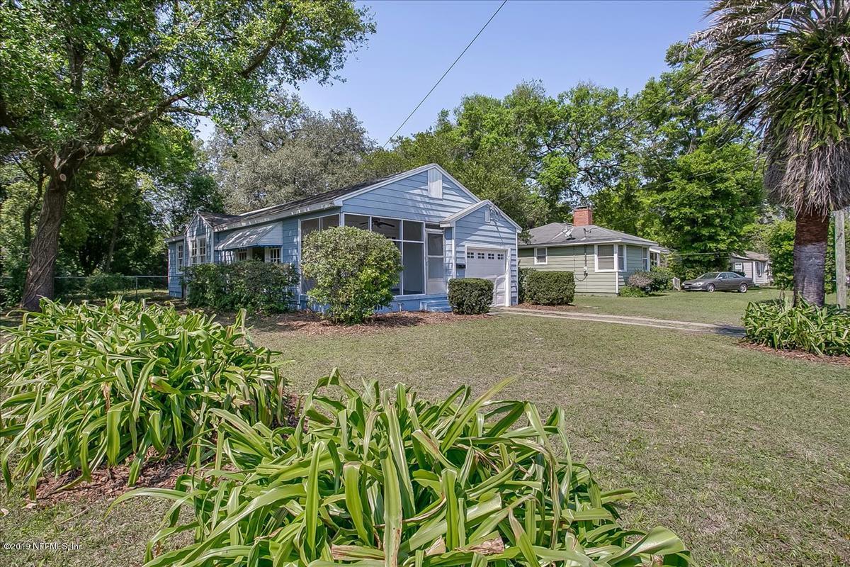 1742 Planters Road Jacksonville, FL 32207 - Photo 1 of 18 front view of a house with a yard